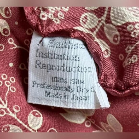 Smithsonian “Wisteria Lace” Silk Scarf NWT - Picture 5 of 9